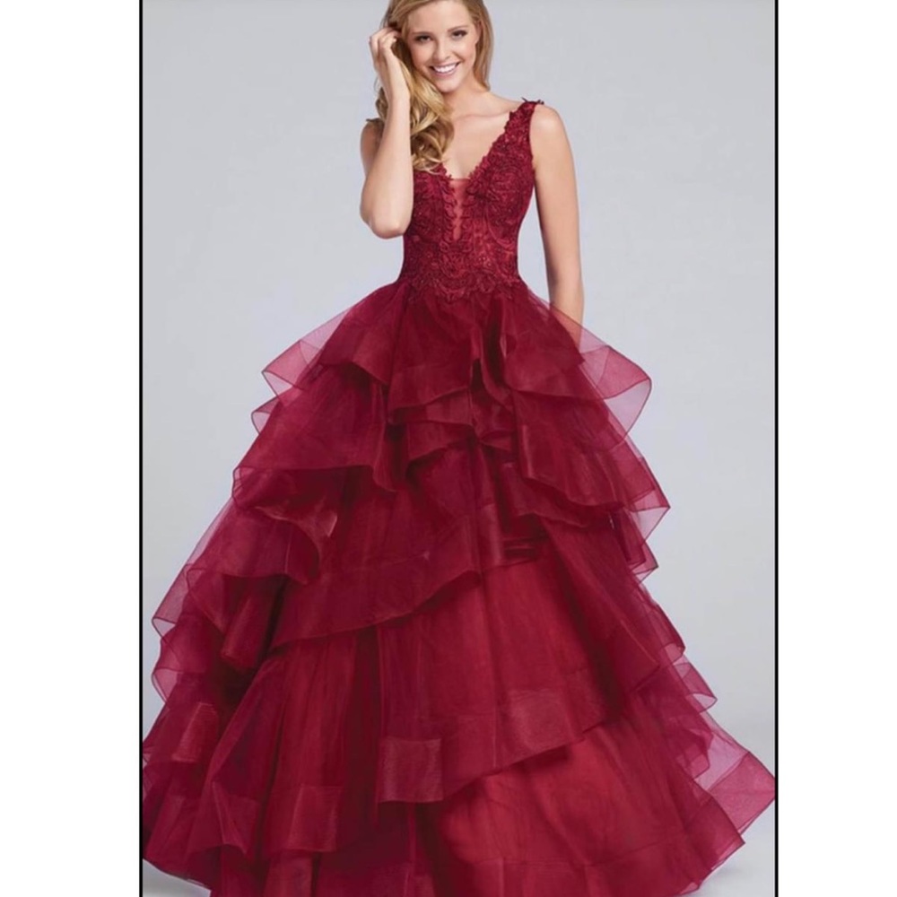 Ellie Wilde size 2 prom dress gown Princess Tulle